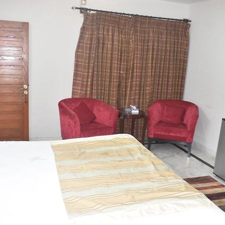 Pyramid International Guest House Исламабад Экстерьер фото